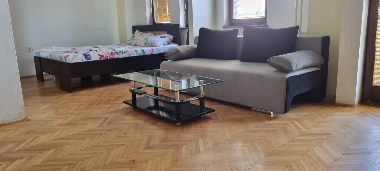 Nakov Apartment Next To Bus Station Skopje Ngoại thất bức ảnh